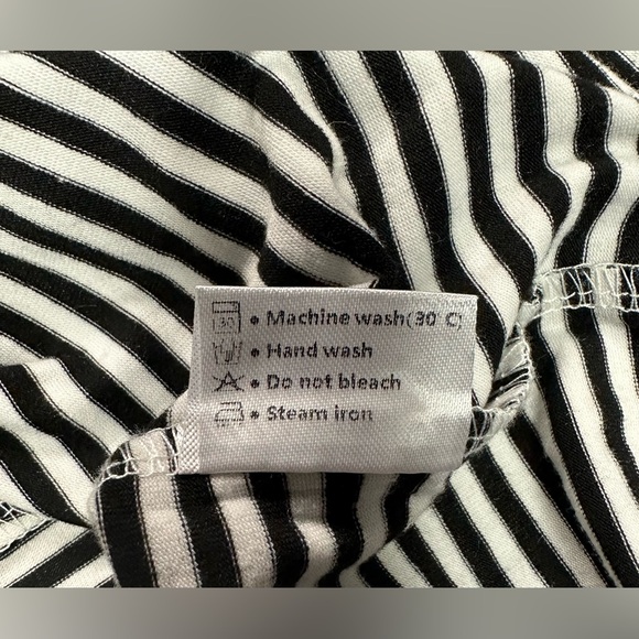 Black & White Stripe Sleeveless Dress with Tie Waist and Pockets - Picture 8 of 10